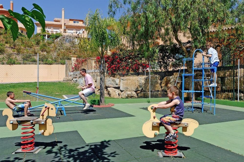 Mijas Costa Oasis By Grangefield Oasis Club Aparthotel Sitio de Calahonda Exterior photo