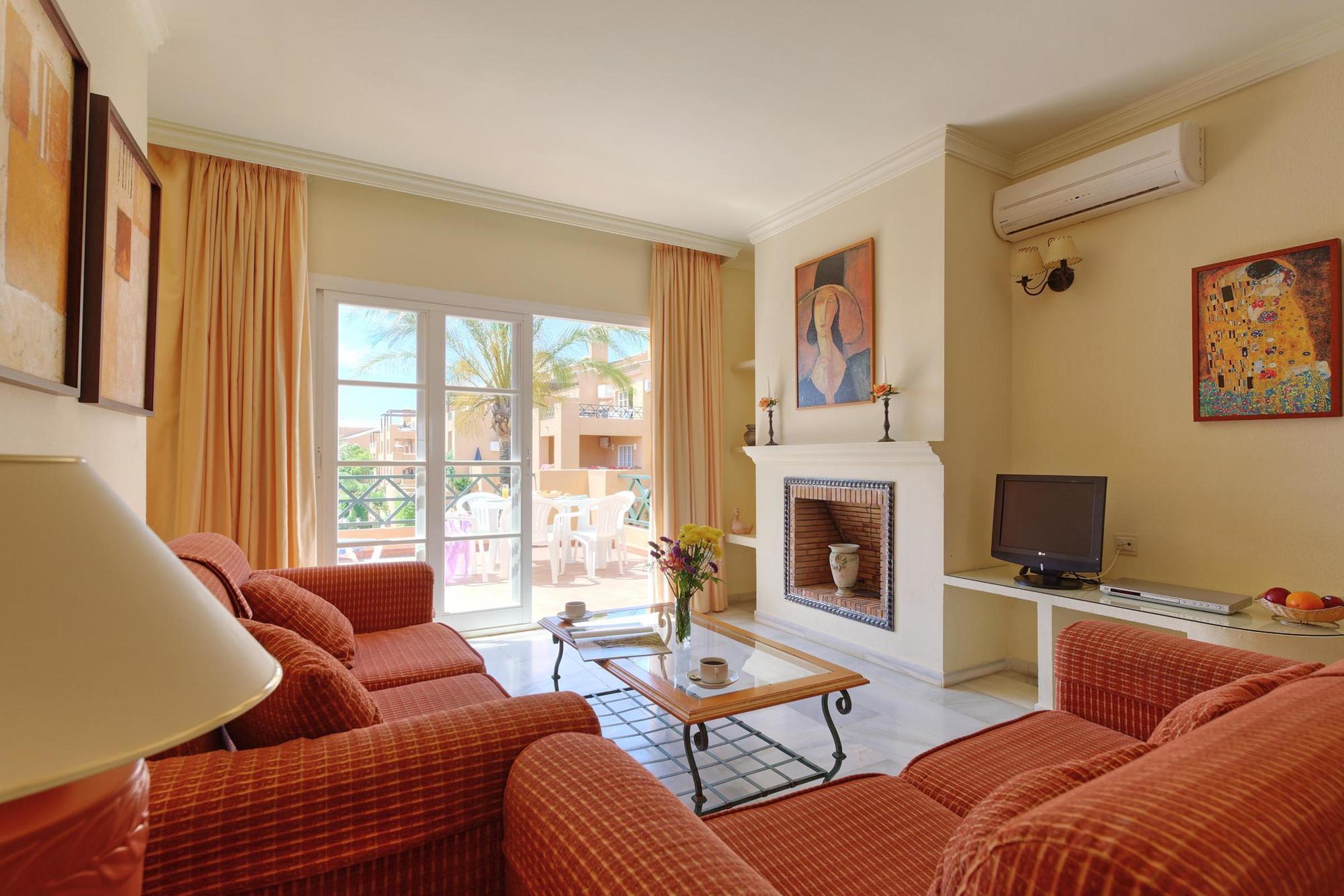 Mijas Costa Oasis By Grangefield Oasis Club Aparthotel Sitio de Calahonda Room photo
