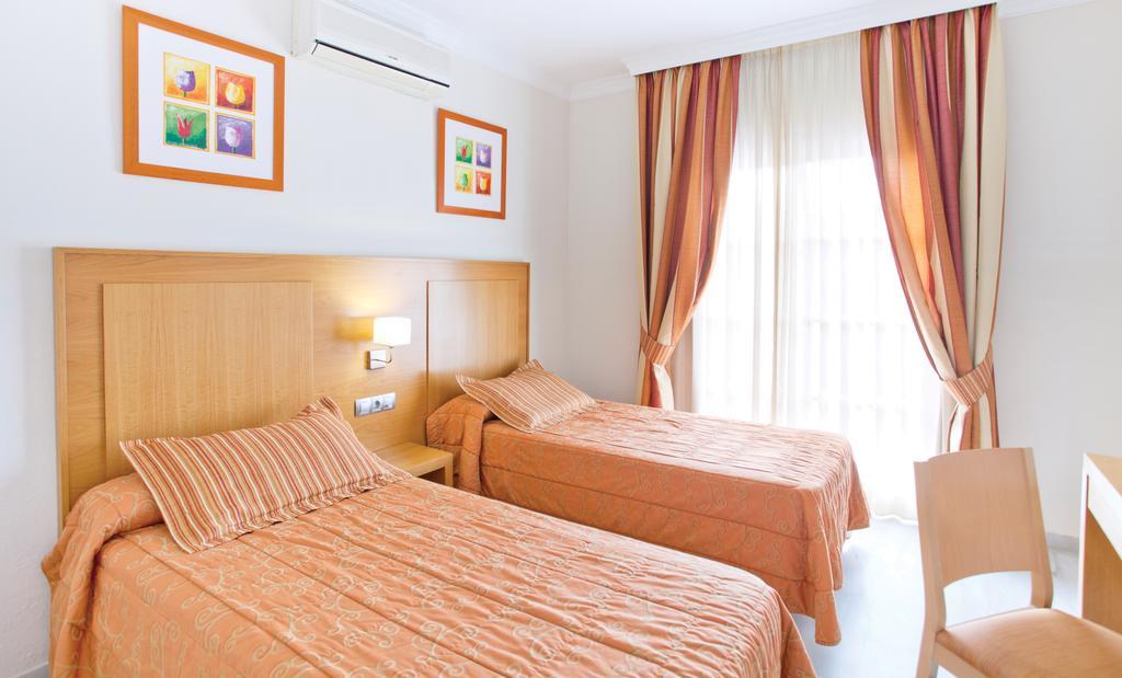 Mijas Costa Oasis By Grangefield Oasis Club Aparthotel Sitio de Calahonda Exterior photo