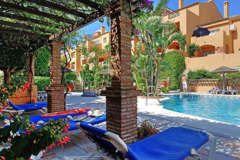 Mijas Costa Oasis By Grangefield Oasis Club Aparthotel Sitio de Calahonda Exterior photo