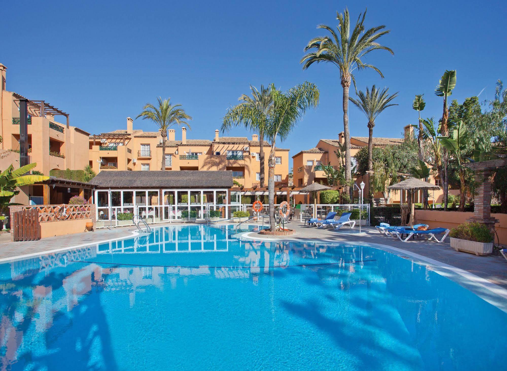 Mijas Costa Oasis By Grangefield Oasis Club Aparthotel Sitio de Calahonda Exterior photo